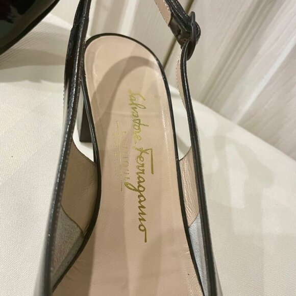 SALVATORE FERRAGAMO PUMPS BLACK PATENT LEATHER MADE IN ITALY PREPPY CHIC Sz 7 - Picture 12 of 16